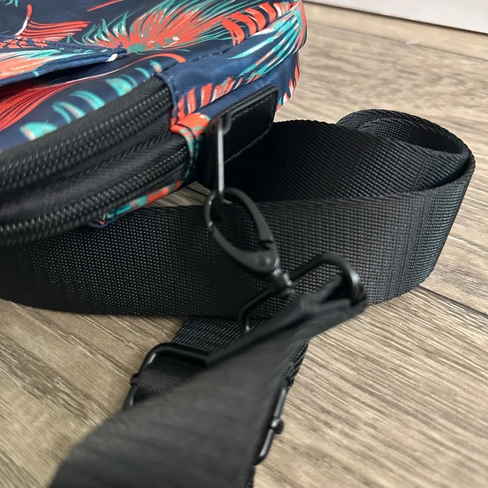 π΄ NWT The Front Pocket Crossbody β Tropical Navy (4-in-1 Convertible Bag) π΄ - Picture 13 of 16